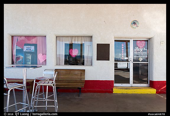 Roys gas station, Amboy. California, USA (color)