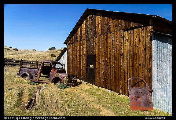 Barn and truck, Selby Ranch. Carrizo Plain National Monument, California, USA