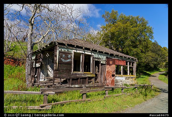 Ruined structure at Spanish Town, Almaden Quicksilver County Park. San Jose, California, USA (color)