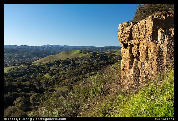 Cliff near Creekside Terrace. California, USA (color)
