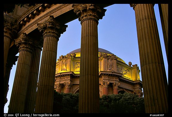 Rotunda seen through peristyle,  the Palace of Fine arts, dusk. San Francisco, California, USA