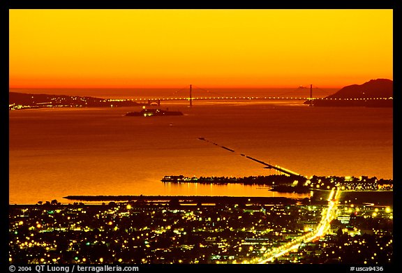 Bay and Golden Gate at sunset from the Berkeley Hills. Berkeley, California, USA