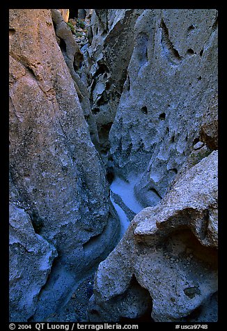 Slot canyon, Hole-in-the-wall. Mojave National Preserve, California, USA