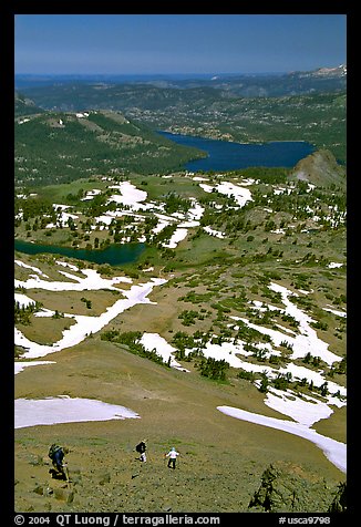 Hikers go down Round Top Mountain. Mokelumne Wilderness, Eldorado National Forest, California, USA