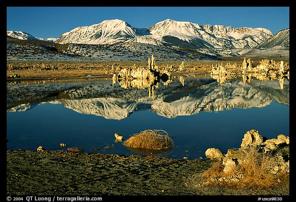 Tufas and Sierra, winter sunrise. Mono Lake, California, USA