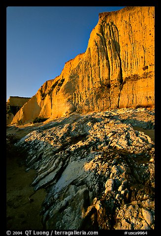 Rocks and Cliff, Sculptured Beach, sunset. Point Reyes National Seashore, California, USA