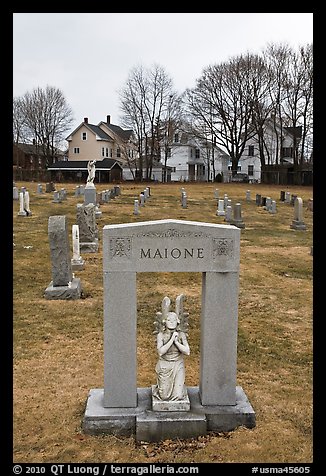 Tomb with small statue and arch. Salem, Massachussets, USA (color)