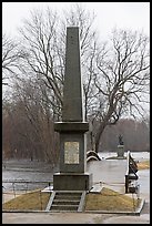 Memorial obelisk, Minute Man statue, Minute Man National Historical Park. Massachussets, USA