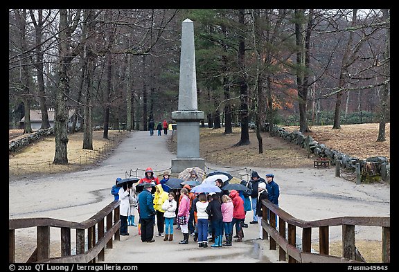 School children and memorial obelisk, Minute Man National Historical Park. Massachussets, USA (color)