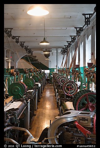 Power looms, Boott Cottom Mills Museum, Lowell National Historical Park. Massachussets, USA (color)