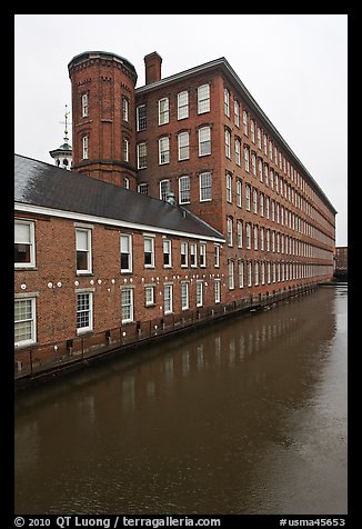 Boott Cottom Mills and canal, Lowell National Historical Park. Massachussets, USA (color)