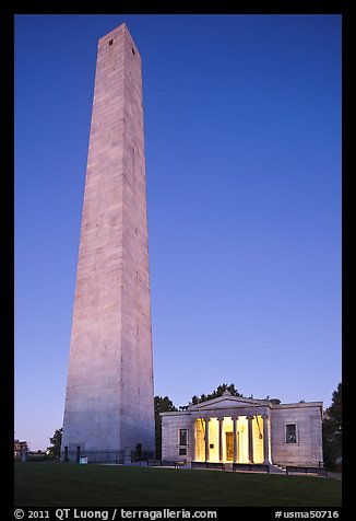 Bunker Hill Monument and exhibit lodge at dawn, Charlestown. Boston, Massachussets, USA