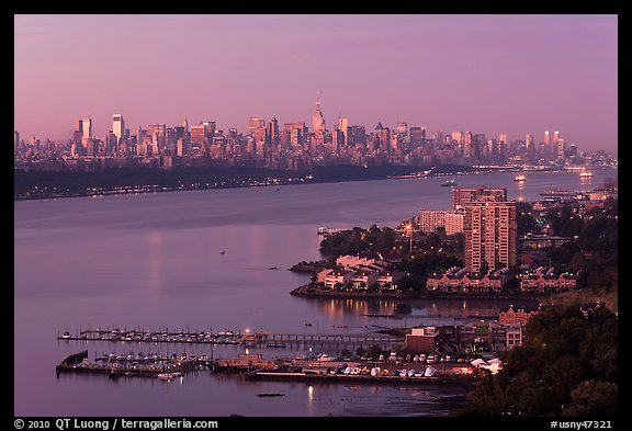 Manhattan seen from Fort Lee, New Jersey, sunrise. NYC, New York, USA