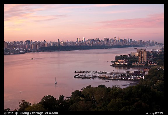 New Jersey shore and Manhattan from Fort Lee. NYC, New York, USA (color)
