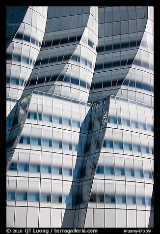 Curves evoking sails in IAC building. NYC, New York, USA (color)
