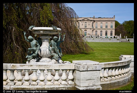 Statues and mansion in French eighteenth-century style. Newport, Rhode Island, USA (color)
