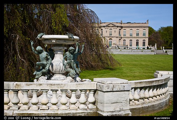 Statues and mansion in French eighteenth-century style. Newport, Rhode Island, USA