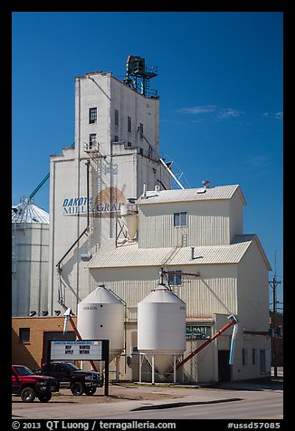 Grain elevator, Belle Fourche. South Dakota, USA (color)