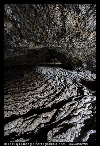 Inside Buffalo Cave lava tube. Craters of the Moon National Monument and Preserve, Idaho, USA (color)