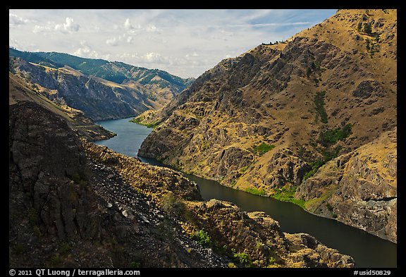 Snake River winding through Hells Canyon. Hells Canyon National Recreation Area, Idaho and Oregon, USA
