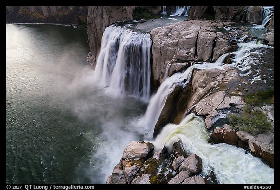 Converging waterfalls at Shoshone Falls. Idaho, USA (color)