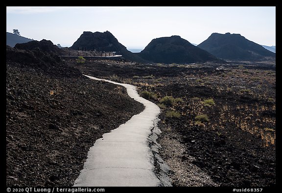 Trail and spatter cones. Craters of the Moon National Monument and Preserve, Idaho, USA