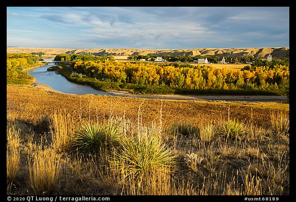 Loma from Decision Point. Upper Missouri River Breaks National Monument, Montana, USA (color)