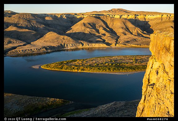 Hole-in-the-Wall cliff at sunset. Upper Missouri River Breaks National Monument, Montana, USA (color)