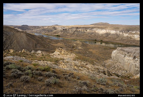 Cliffs and river valley. Upper Missouri River Breaks National Monument, Montana, USA (color)