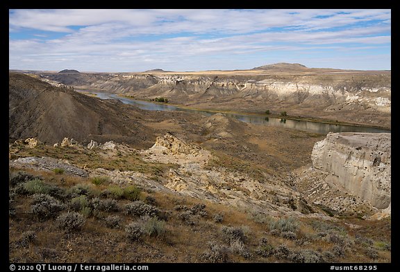 Cliffs and river valley. Upper Missouri River Breaks National Monument, Montana, USA (color)