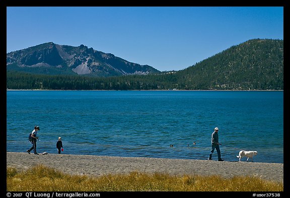 Family strolling on shore of East Lake. Newberry Volcanic National Monument, Oregon, USA