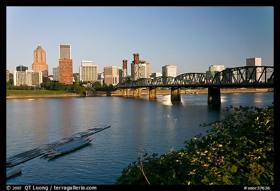 Hawthorne Bridge and Portland Skyline. Portland, Oregon, USA