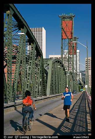 Jogger and cyclist on Hawthorne Bridge. Portland, Oregon, USA