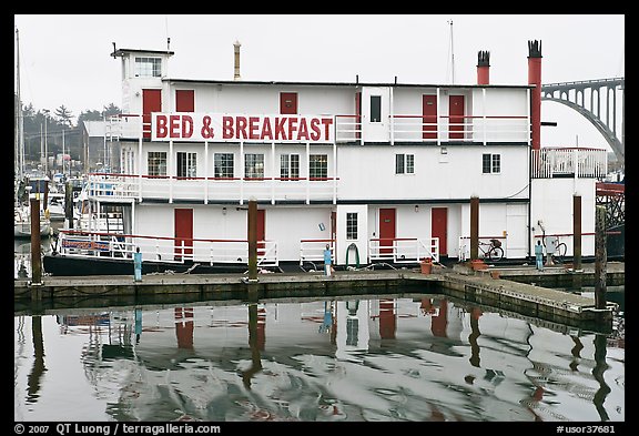 Paddle steamer reconverted into Bed and Breakfast. Newport, Oregon, USA (color)