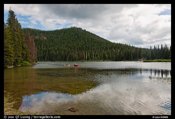 Kayakers, Devils Lake, Deschutes National Forest. Oregon, USA (color)