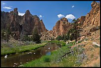Crooked River valley and rock walls. Smith Rock State Park, Oregon, USA