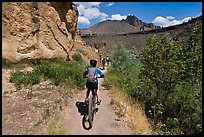 Mountain biking on teh Wolf Tree Trail. Smith Rock State Park, Oregon, USA