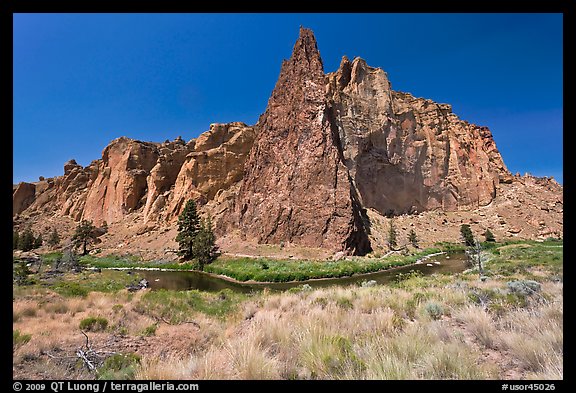 Ryolite cliffs. Smith Rock State Park, Oregon, USA (color)
