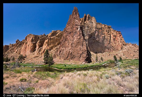 Ryolite cliffs. Smith Rock State Park, Oregon, USA