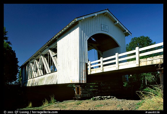 White covered bridge, Willamette Valley. Oregon, USA (color)