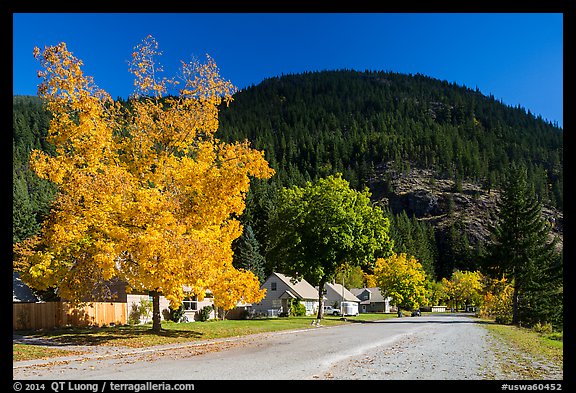 Diablo in autumn. Washington (color)