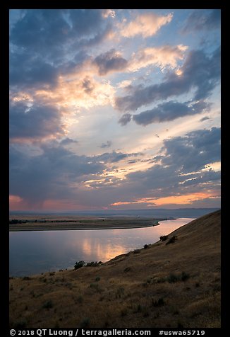 Columbia River at sunset, Wahluke Unit, Hanford Reach National Monument. Washington (color)