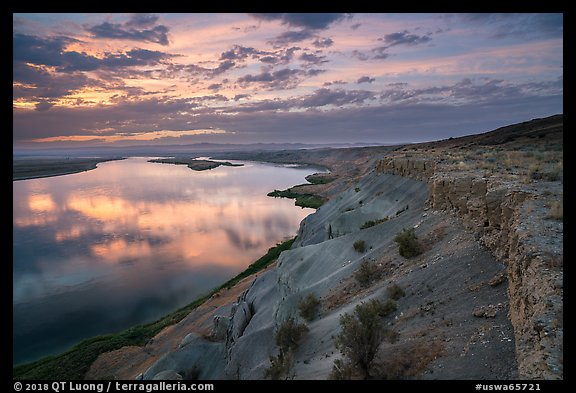 Columbia River and White Bluffs at sunset, Wahluke Unit, Hanford Reach National Monument. Washington (color)