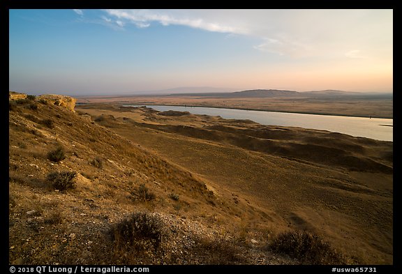 Shrub-steppe terrain and Columbia River, Wahluke Unit, Hanford Reach National Monument. Washington (color)