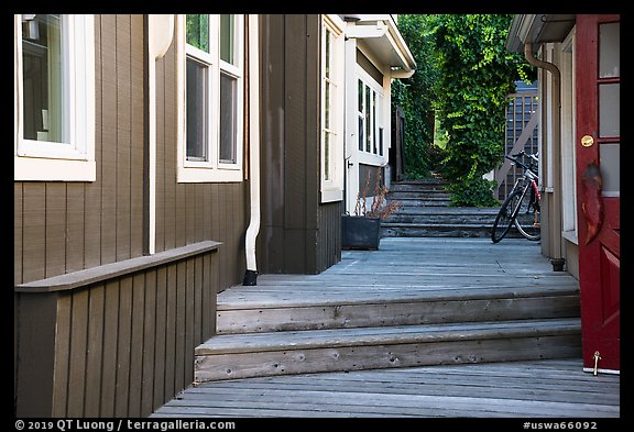 Alley, Friday Harbor, San Juan Island. Washington (color)