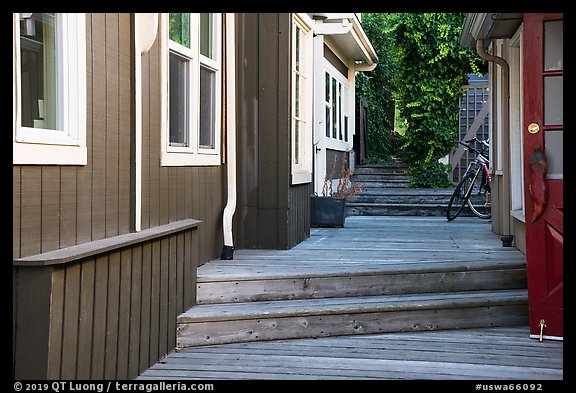 Alley, Friday Harbor, San Juan Island. Washington (color)