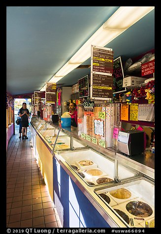 Ice cream shop, Friday Harbor, San Juan Island. Washington (color)