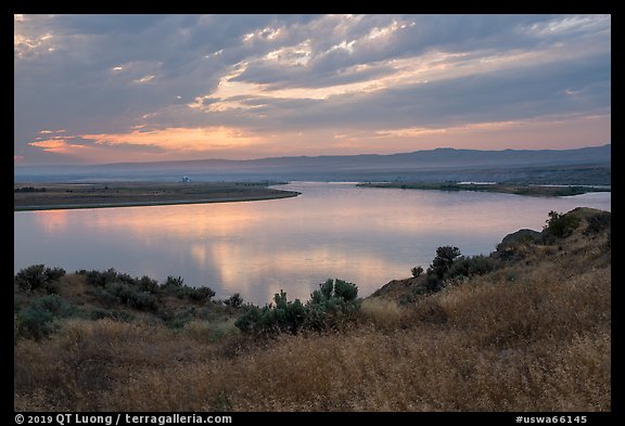 Columbia River, sunset, Hanford Reach National Monument. Washington (color)