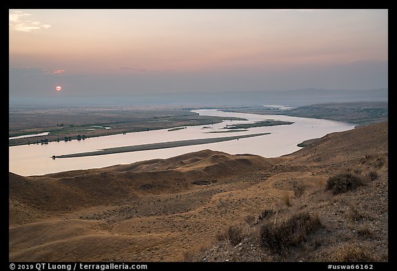 Sun setting over Columbia River, Hanford Reach National Monument. Washington (color)