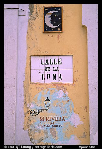 Street sign in Spanish. San Juan, Puerto Rico (color)